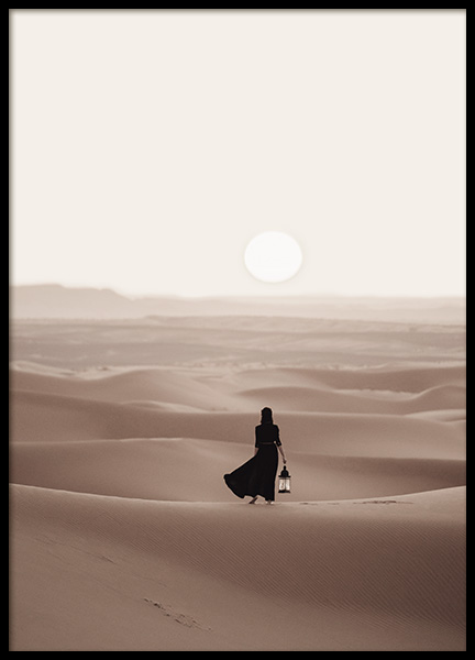 Woman in Desert Poster in der Gruppe Poster / Naturmotive bei Desenio AB (12341)