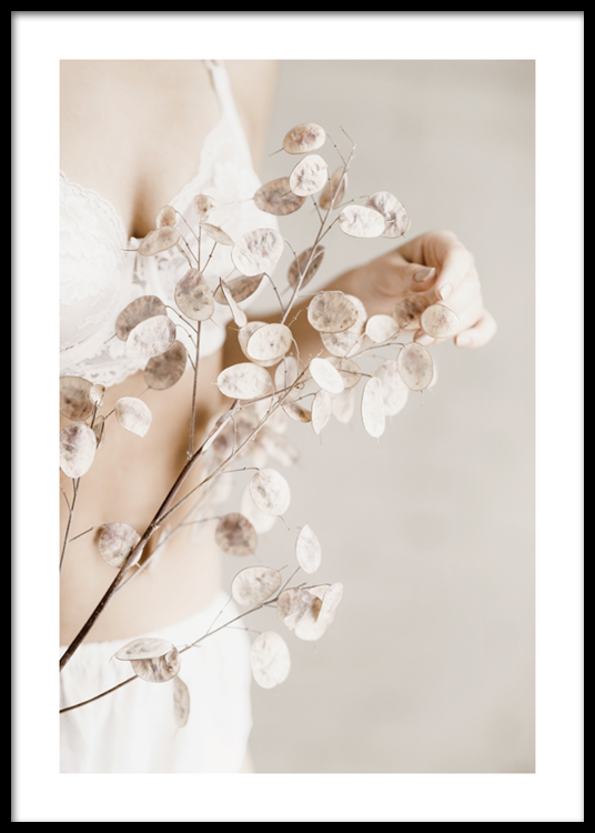 woman with dried flowers poster getrocknete blumen desenio at